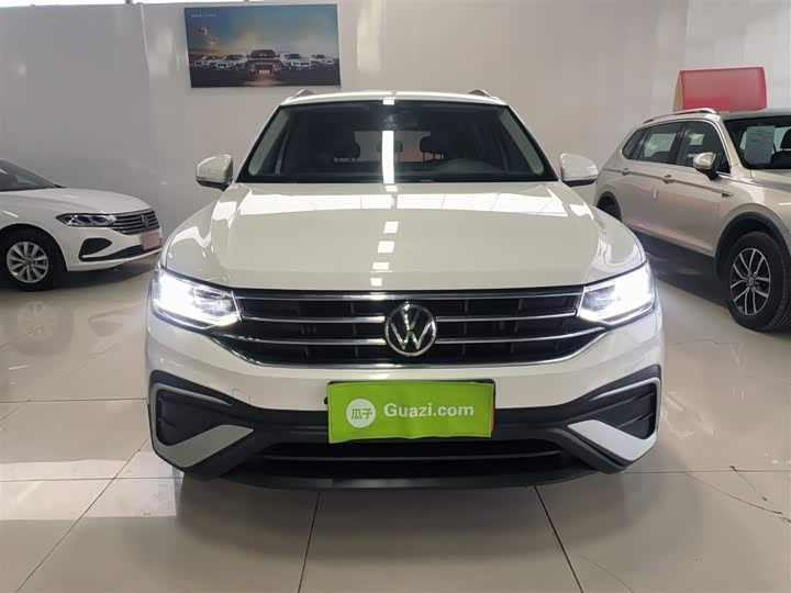 Фото 3 - Volkswagen Tiguan L Pro