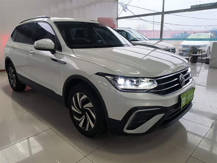 Фото 4 - Volkswagen Tiguan L Pro