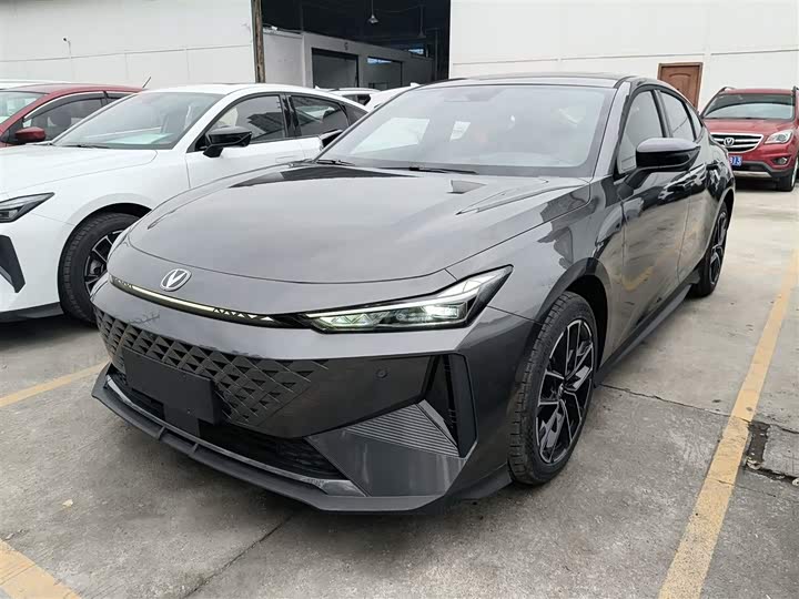 Фото 2 - Changan UNI-V Hybrid