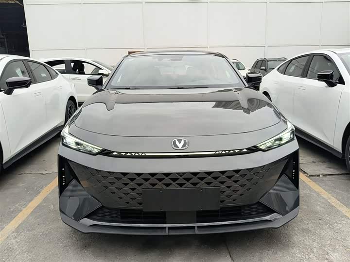 Фото 3 - Changan UNI-V Hybrid