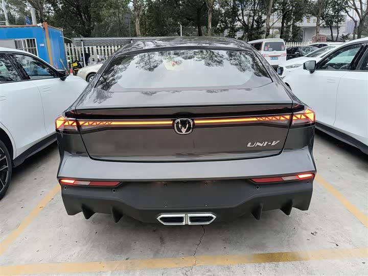 Фото 6 - Changan UNI-V Hybrid