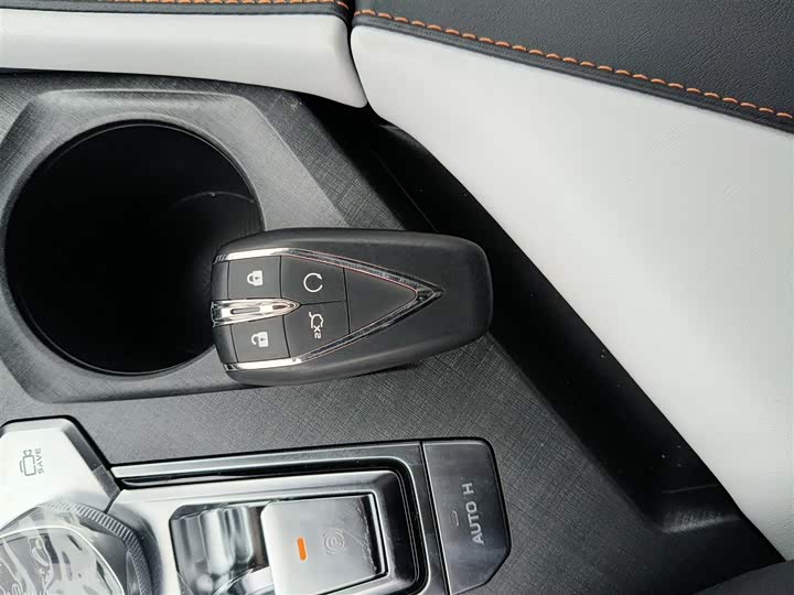 Фото 9 - Changan UNI-V Hybrid