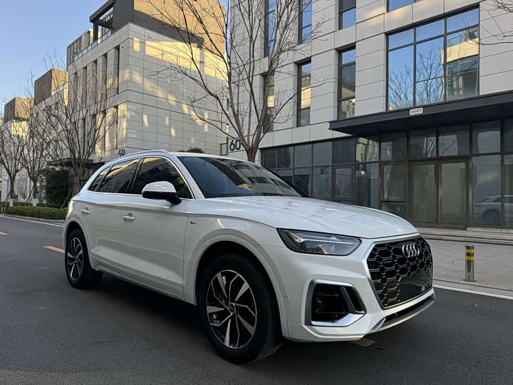 Фото 2 - Audi Q5L