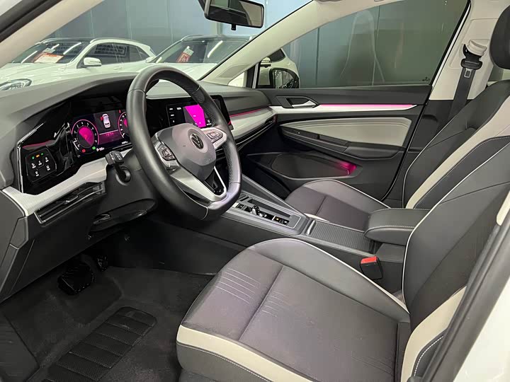 Фото 7 - Volkswagen Golf