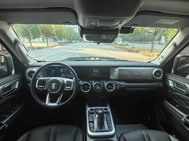 Фото 7 - Tank 300