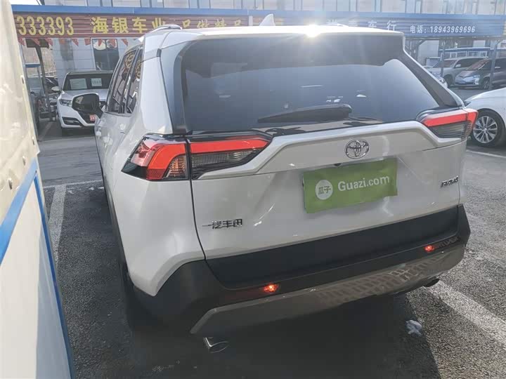 Фото 5 - Toyota RAV4