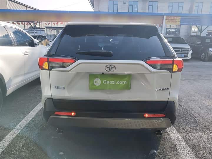 Фото 6 - Toyota RAV4