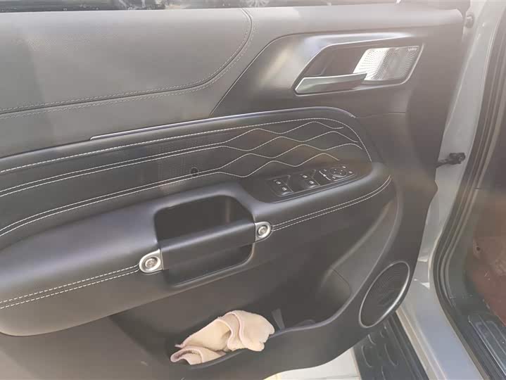 Фото 7 - Tank 300