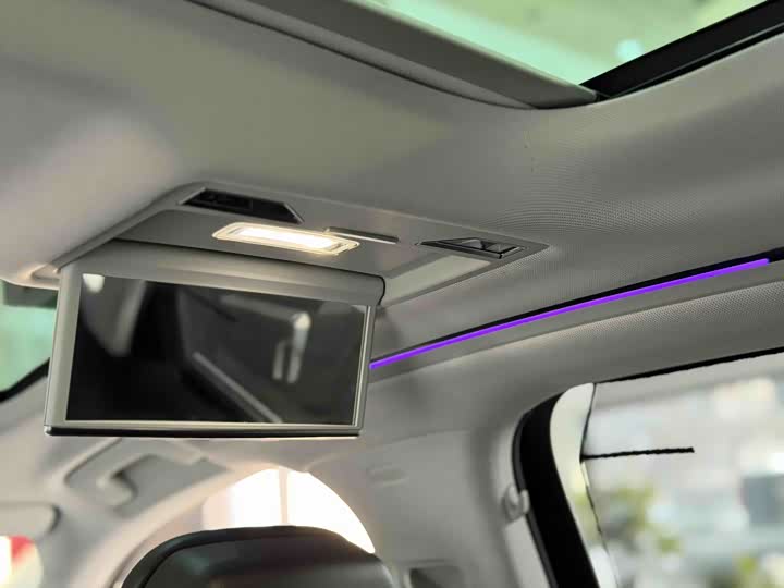 Фото 9 - Audi A8