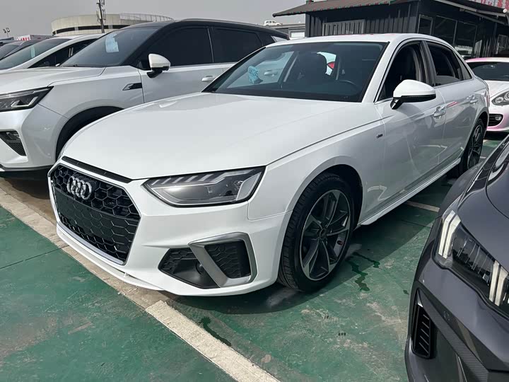 Фото 1 - Audi A4L