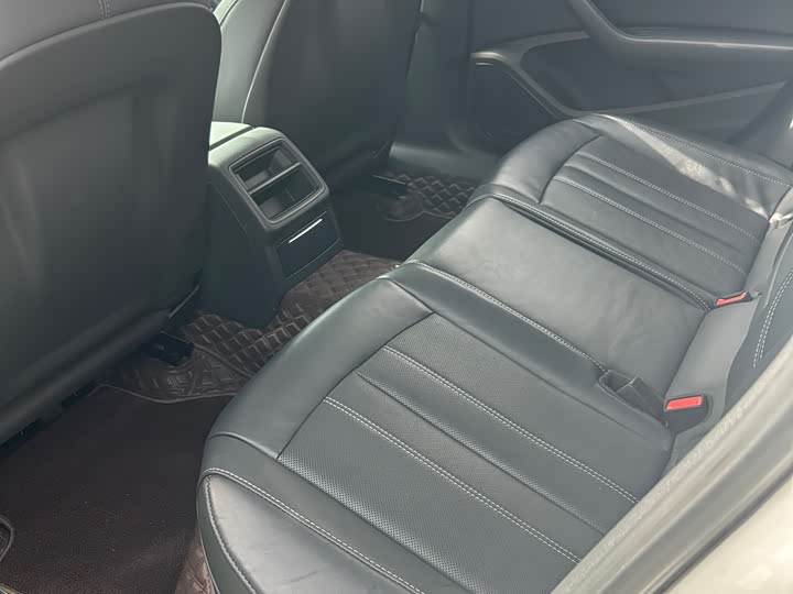 Фото 5 - Audi A4L