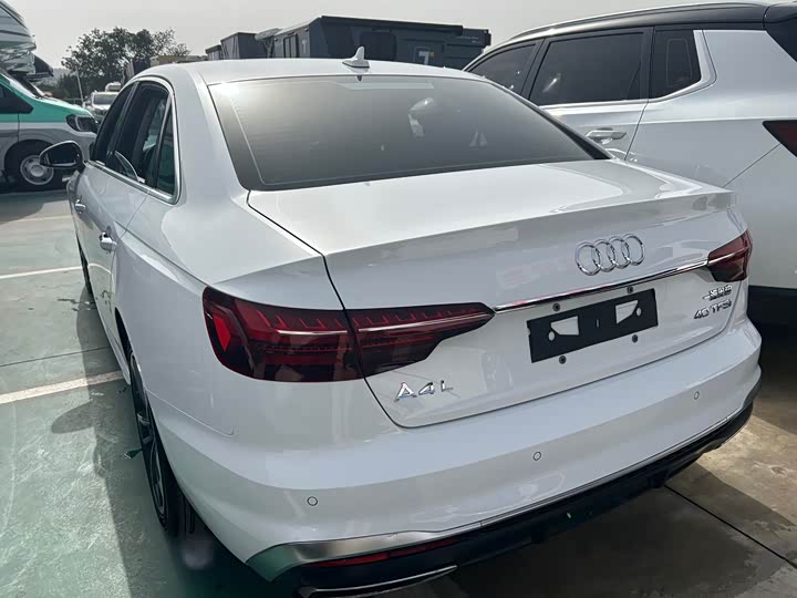 Фото 7 - Audi A4L