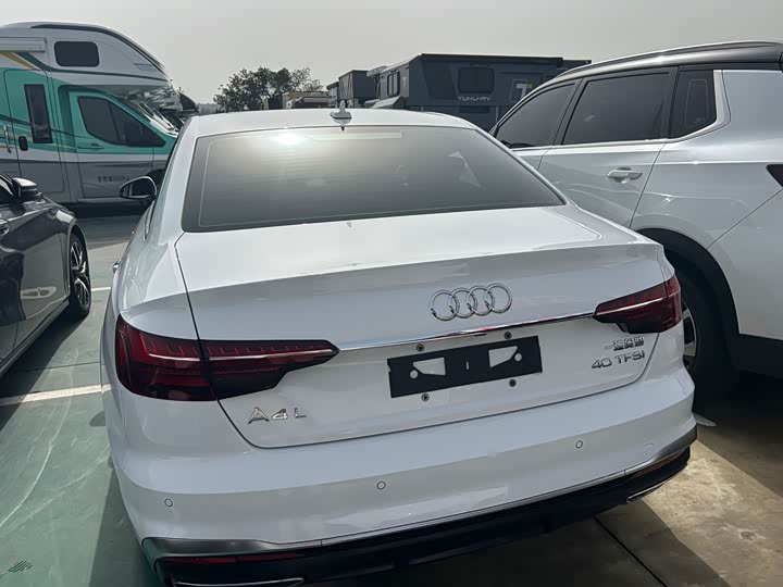 Фото 8 - Audi A4L