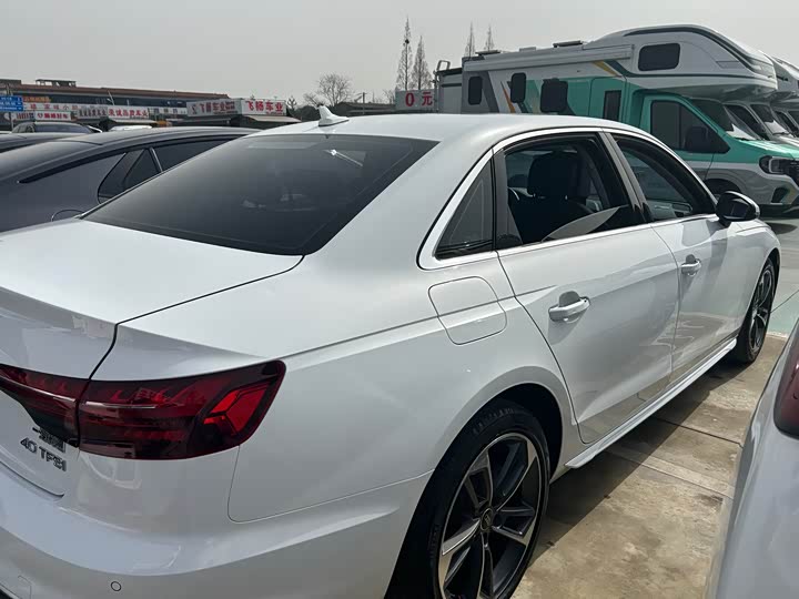 Фото 9 - Audi A4L