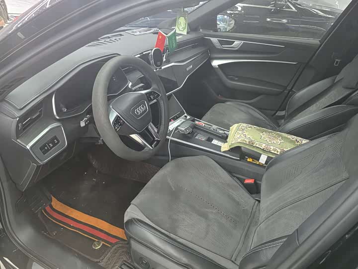 Фото 4 - Audi A6L