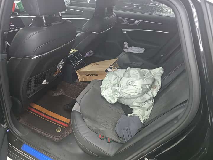 Фото 5 - Audi A6L