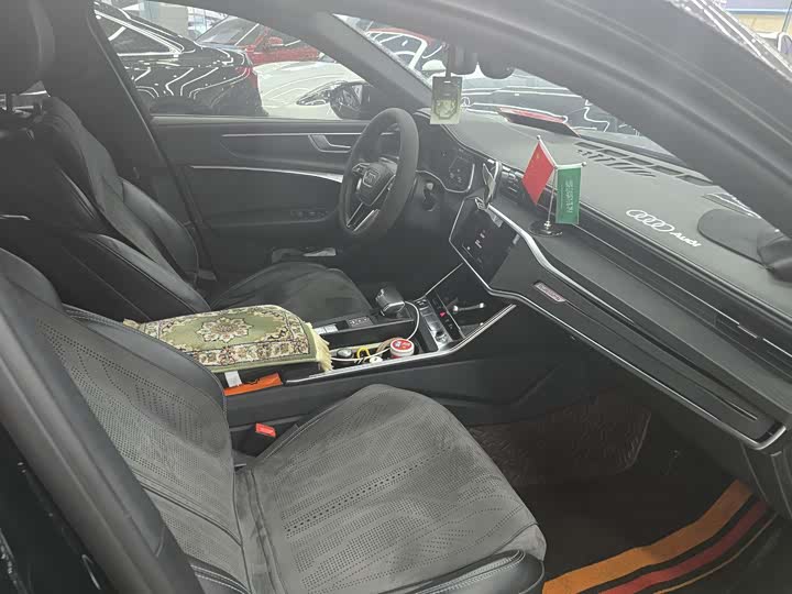 Фото 6 - Audi A6L