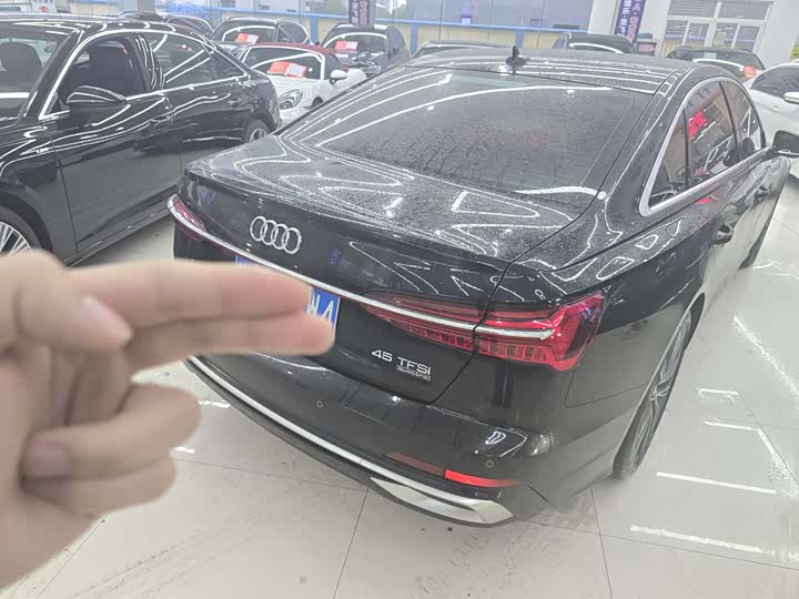 Фото 9 - Audi A6L