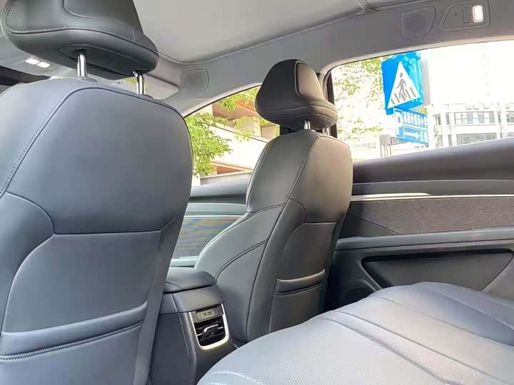 Фото 6 - XPeng Mona M03