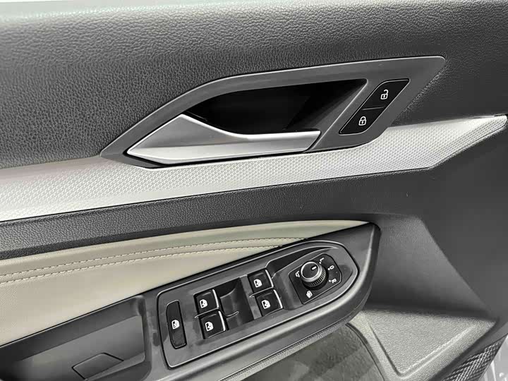 Фото 8 - Volkswagen Golf