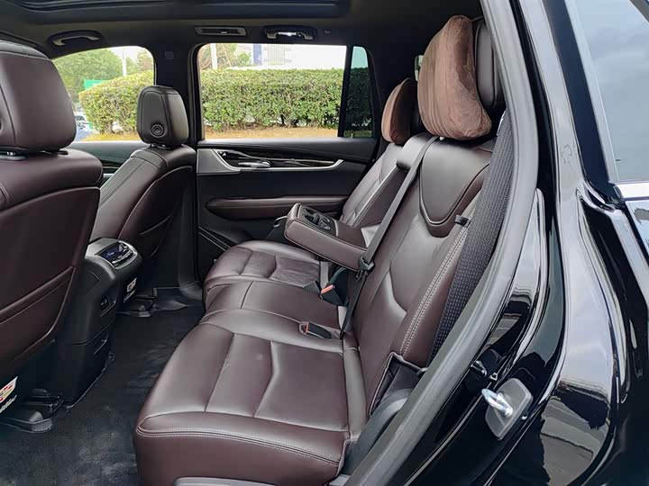 Фото 8 - Cadillac XT6
