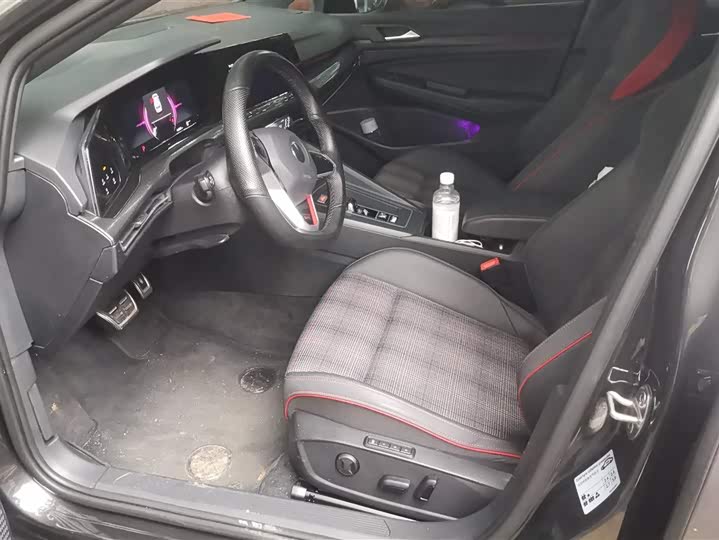 Фото 9 - Volkswagen Golf GTI