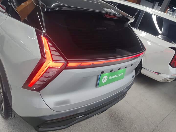 Фото 6 - Geely Atlas L