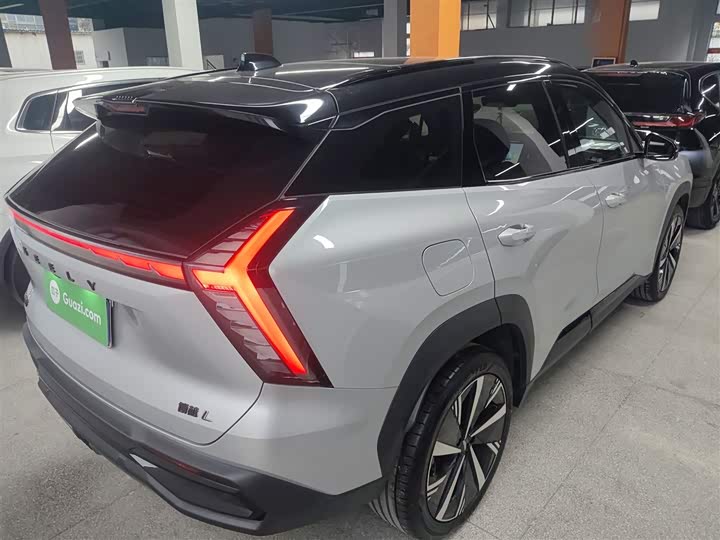 Фото 7 - Geely Atlas L