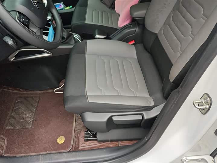 Фото 9 - Citroen C4 Aircross