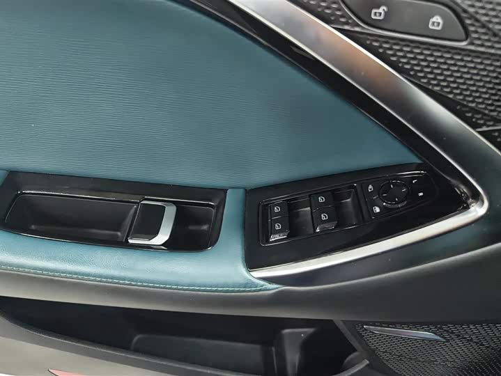 Фото 7 - MG Motor 7