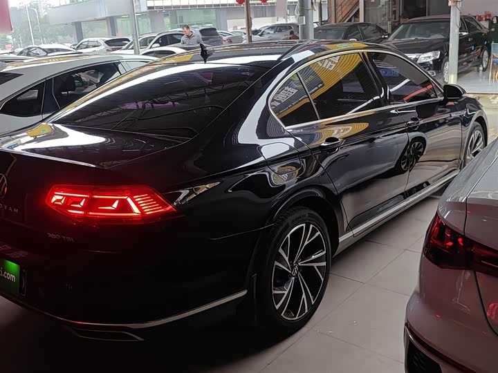 Фото 7 - Volkswagen Magotan