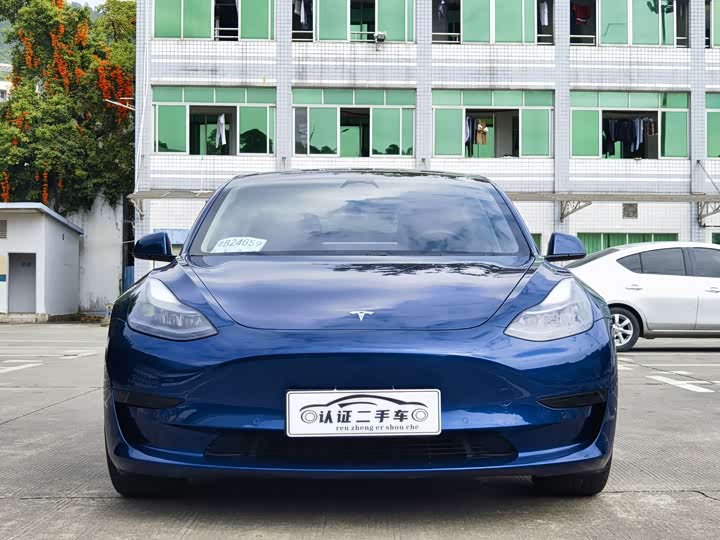 Фото 2 - Tesla Model 3