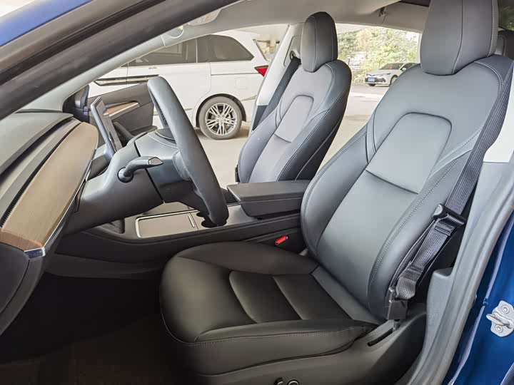 Фото 5 - Tesla Model 3