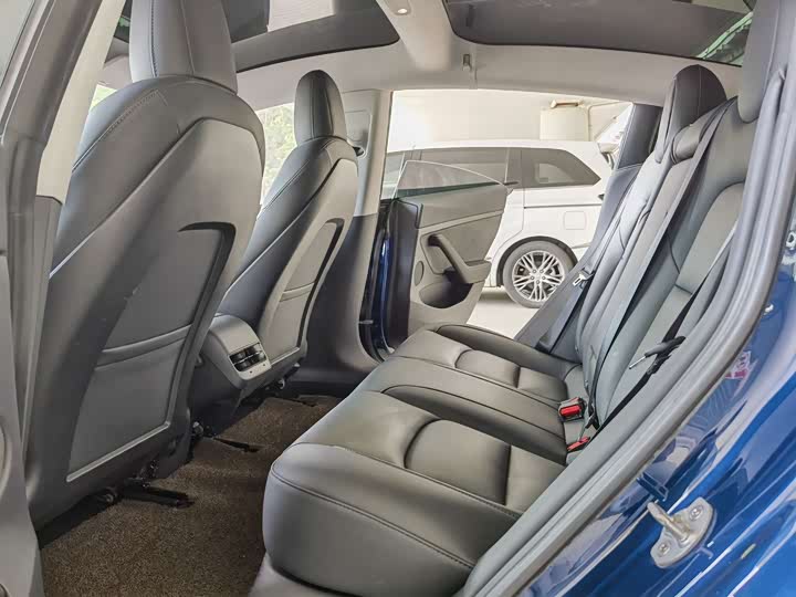 Фото 8 - Tesla Model 3