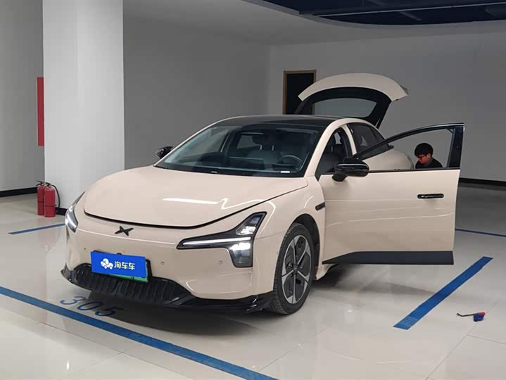 Фото 1 - XPeng Mona M03