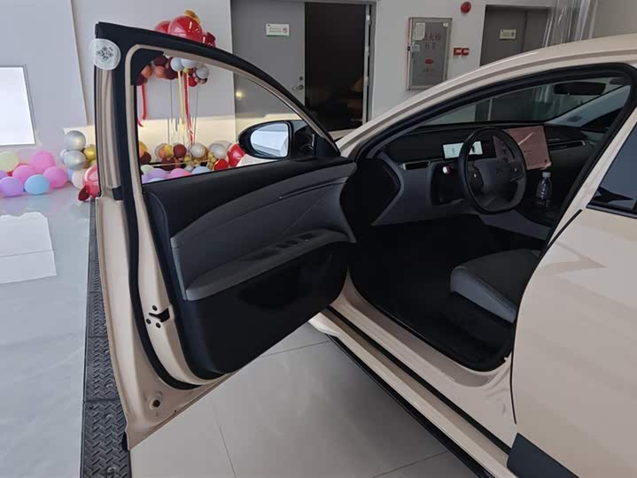 Фото 7 - XPeng Mona M03