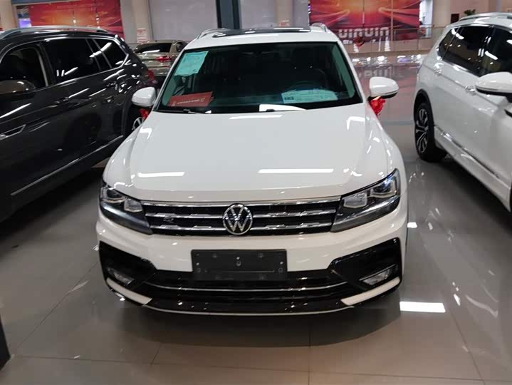 Фото 2 - Volkswagen Tiguan L Pro