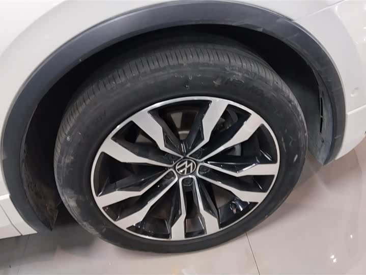 Фото 6 - Volkswagen Tiguan L Pro