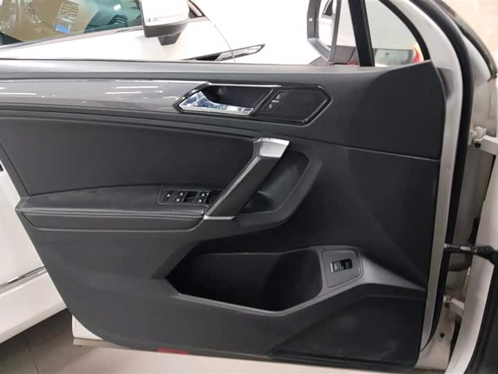 Фото 7 - Volkswagen Tiguan L Pro