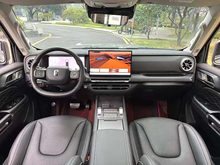 Фото 4 - Tank 300 Hybrid