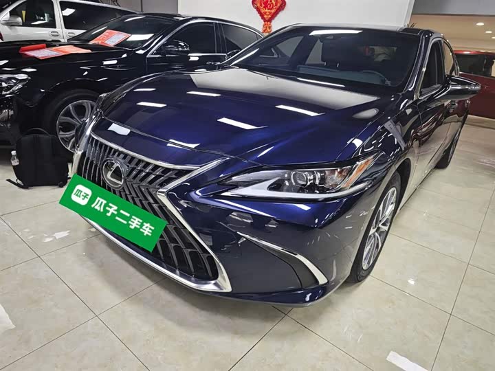 Фото 2 - Lexus ES