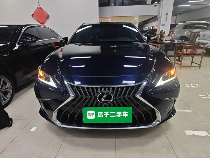 Фото 3 - Lexus ES