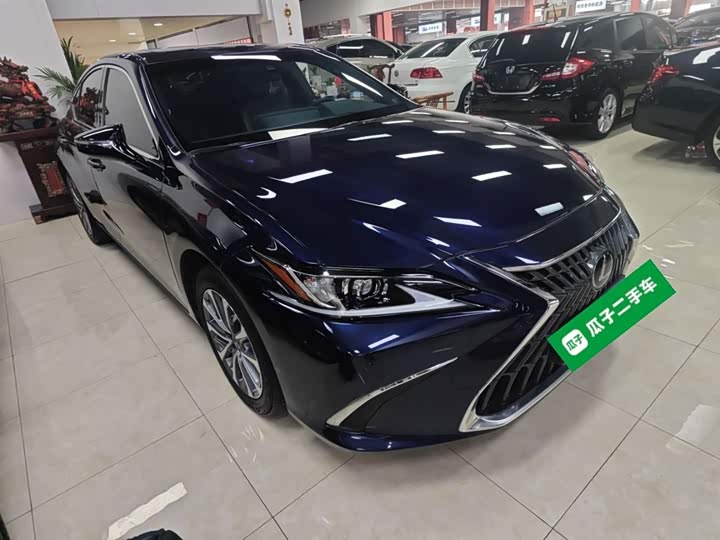Фото 4 - Lexus ES