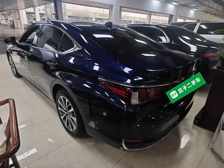 Фото 5 - Lexus ES