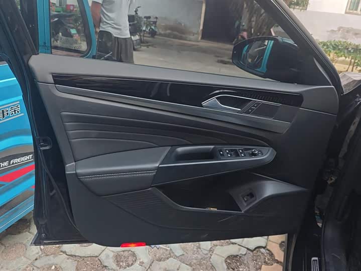 Фото 7 - Volkswagen Passat