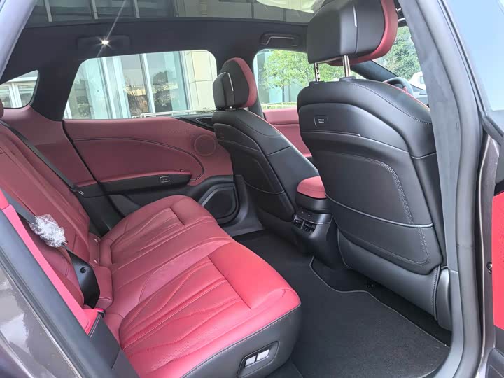 Фото 9 - Zeekr 007 GT