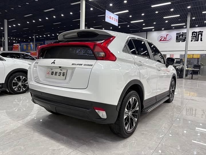 Фото 8 - Mitsubishi Eclipse Cross