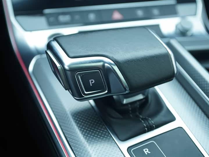 Фото 8 - Audi A6L