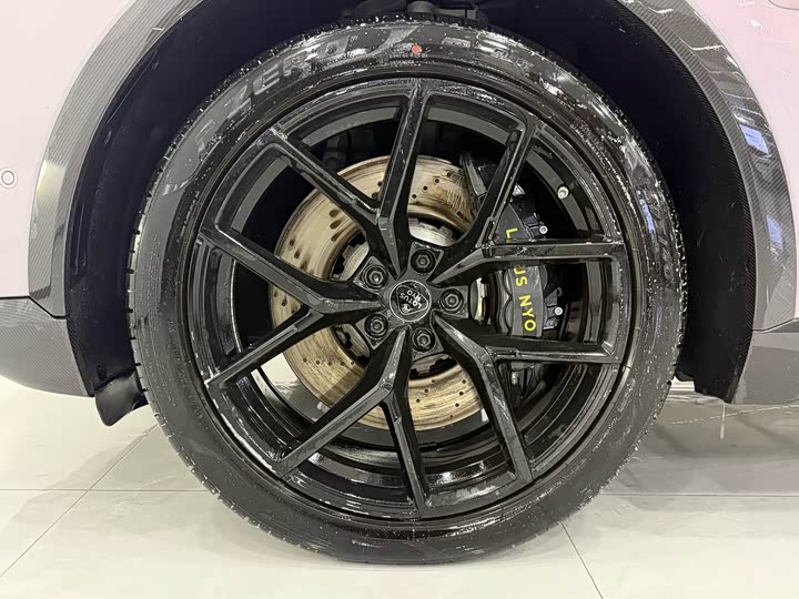 Фото 8 - Lotus Eletre