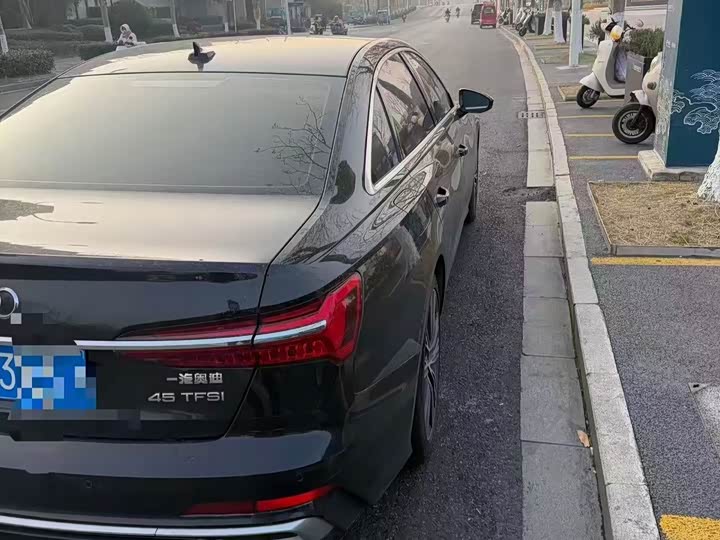 Фото 5 - Audi A6L